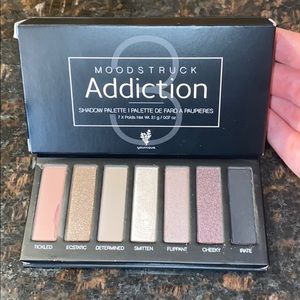 Younique eyeshadow palette 3